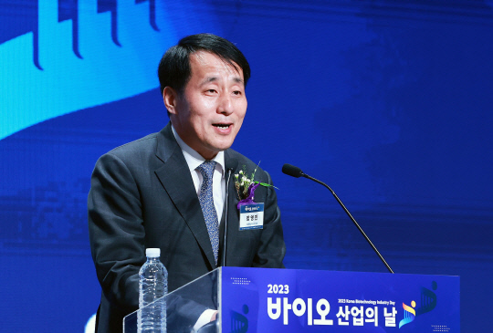 장영진 산업통상자원부 1차관이 11월 28일 서울 중구 웨스틴조선호텔에서 열린 '2023년 바이오산업의 날'에 참석해 축사하고 있다. <산업부>